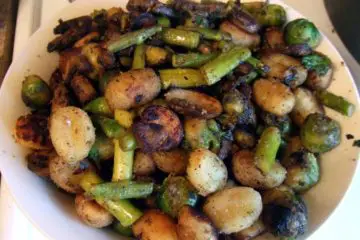 Crispy Gnocchi with Mushrooms, Asparagus & Brussels Sprouts (Vegan)