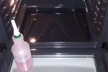 This Homemade Oven Cleaner Is Better than Store-Bought Ones & You Already Have the Ingredients
