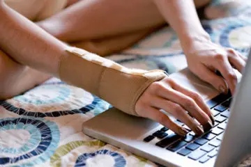 The Main Symptoms of Carpal Tunnel Syndrome & 4 Best Preventive Methods