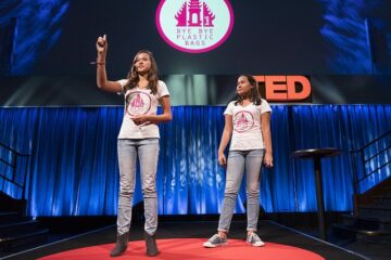 Amazing Young Women: Two Sisters Manage to Ban Plastic Bags in Bali