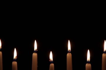 ‘Seven Candles’ Riddle Stumps the Internet: Can YOU Figure it Out?