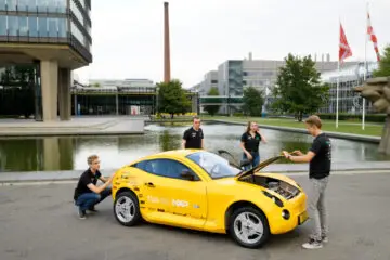 This Electric Car Built by Dutch Students Is Made entirely of Waste, even the Chassis
