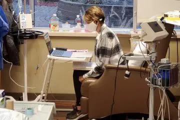 Kindergarten Teacher Keeps Teaching from a Hospital Bed while Undergoing Chemo